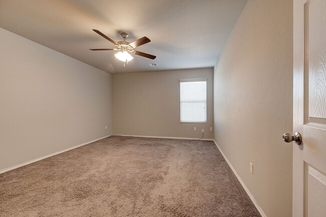 Building Photo - Gorgeous 4 Bed 2 Bath Home in Heart Of Mustang!!