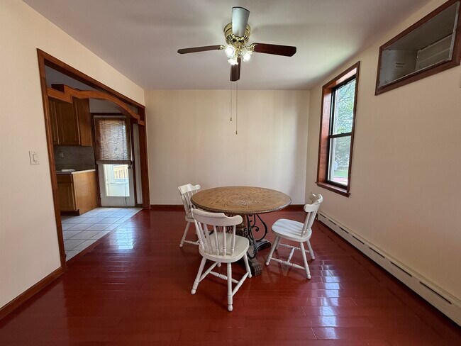 Building Photo - 811 Minnie Pl