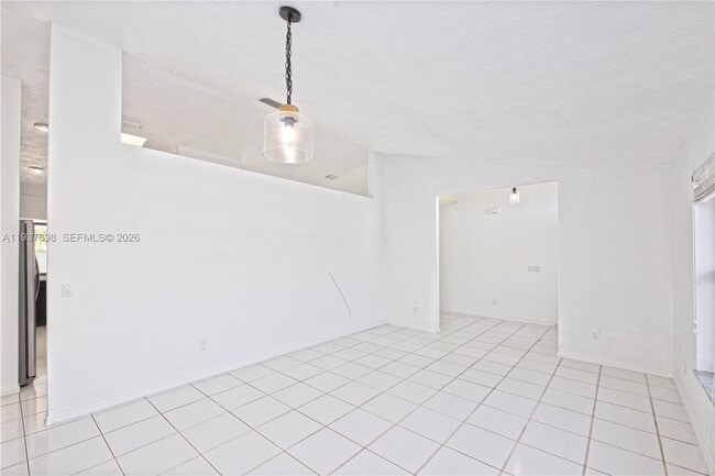 Building Photo - 5402 NW Emblem St