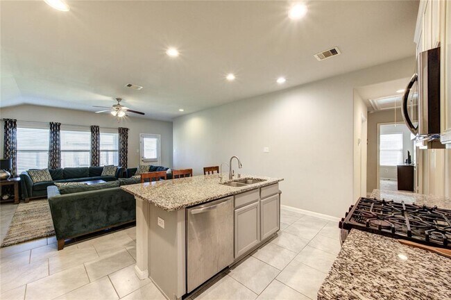 Building Photo - 9011 Hemlock Dr