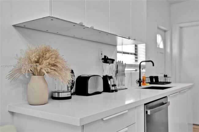 Building Photo - 1510 Normandy Dr