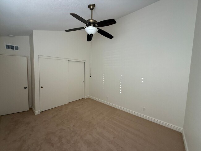 Building Photo - 4-Bedroom Plus Bonus Room Home with Golf C...
