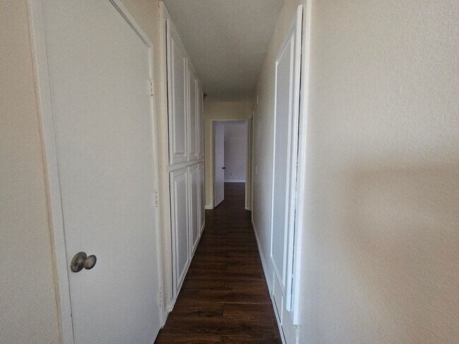 Building Photo - FRESH, CLEAN & BRIGHT 3 BED 2 BATH