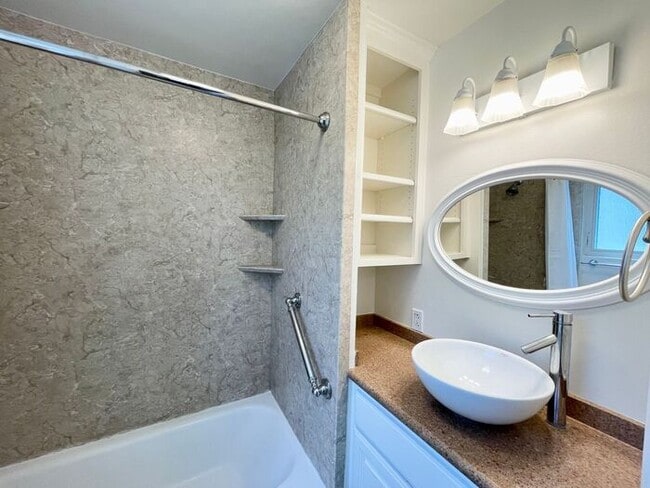 Building Photo - Beautifully Renovated 2 Bedroom 1.5 Bath Coronado Village Home