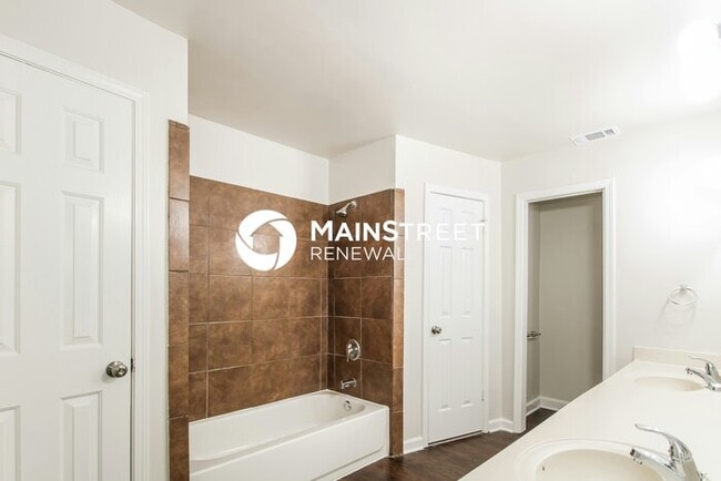 Building Photo - 4 Bedroom Pet-Friendly Home in Cordova, TN with Main Street Renewal