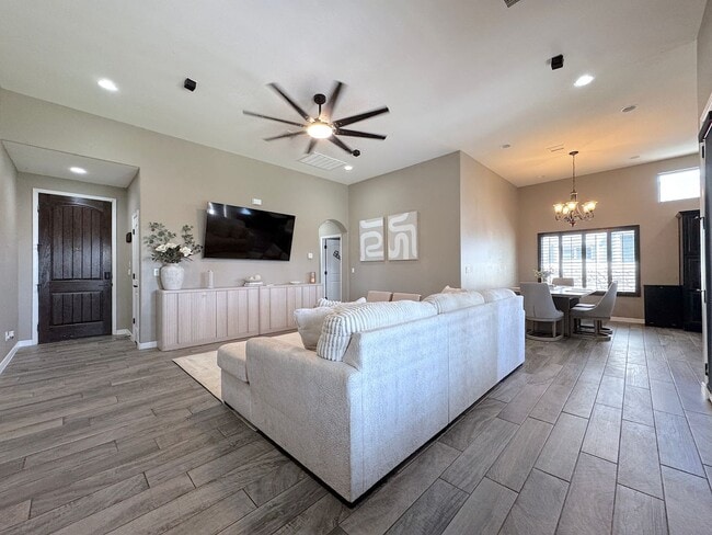 Building Photo - East El Paso 4bed/2bath Refrig A/C with Gorgeous Backyard!
