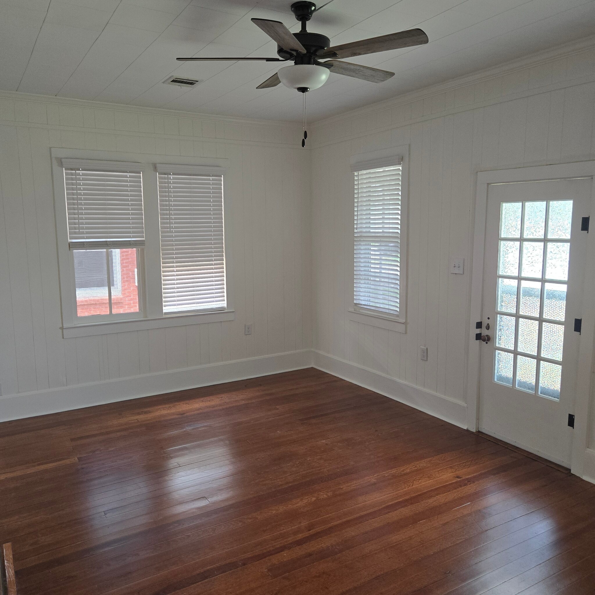 Building Photo - 206 Roosevelt St