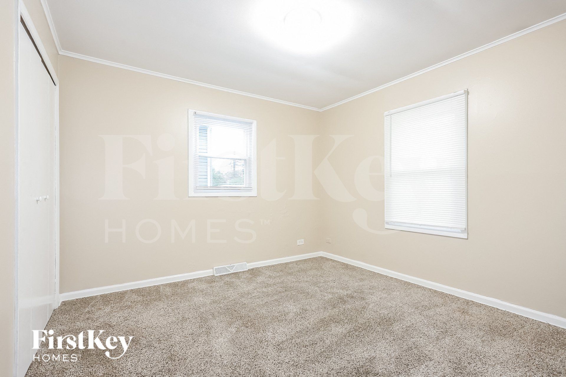 Building Photo - 510 E Clarendon Dr