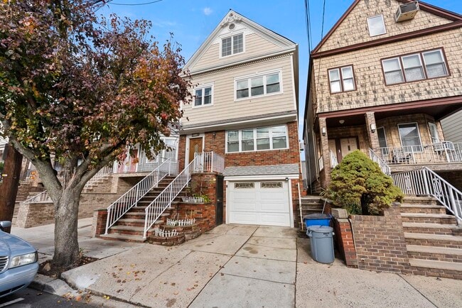 Building Photo - 77 W 17th St