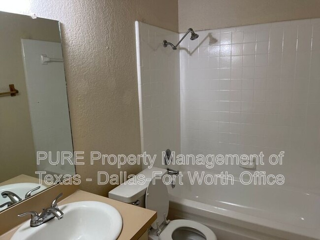 Building Photo - 423 Claire Ct