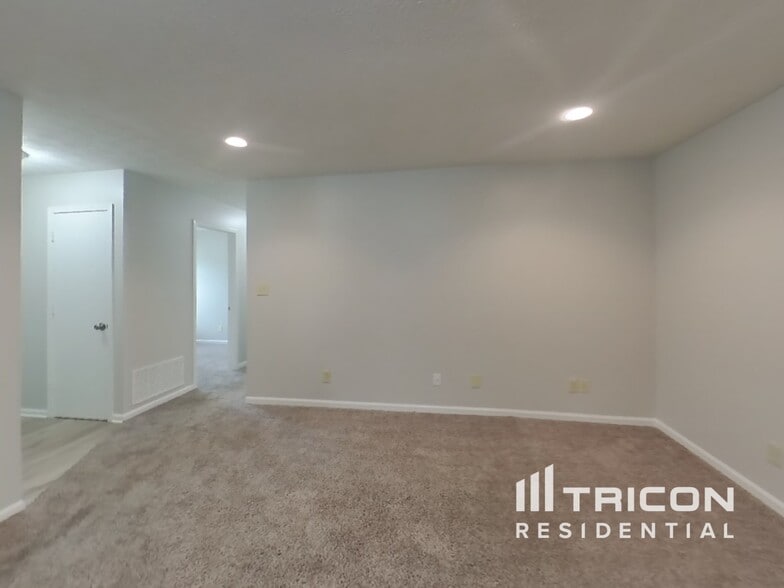 Building Photo - 5220 Tamarisk Ct