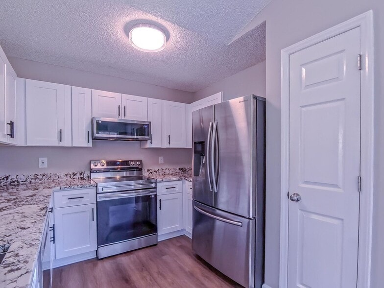 Building Photo - 4928 Silverdene St