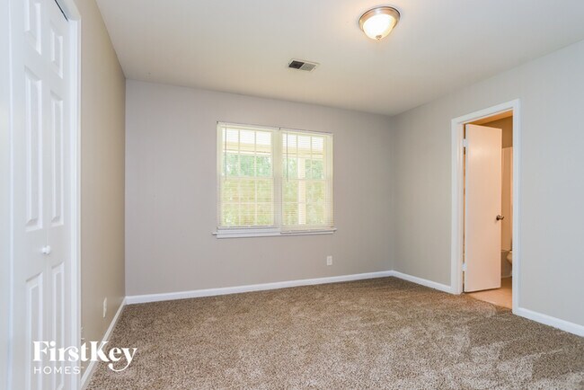 Building Photo - 6580 Short Rd