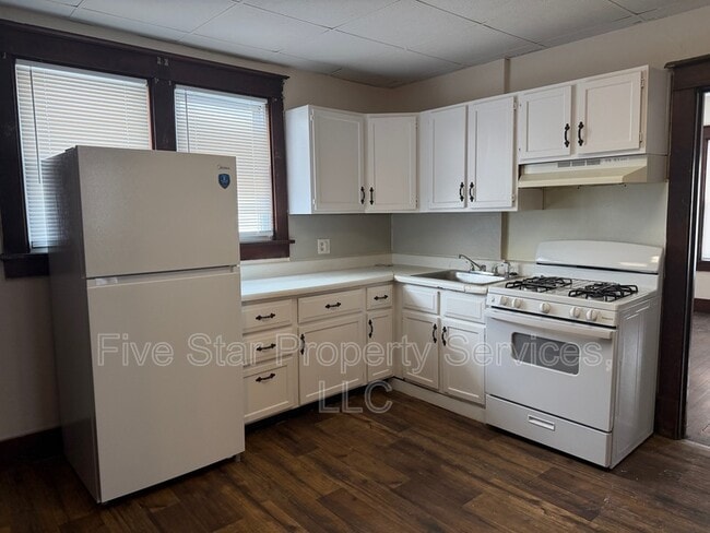 Building Photo - 1708 S Loveland Ave