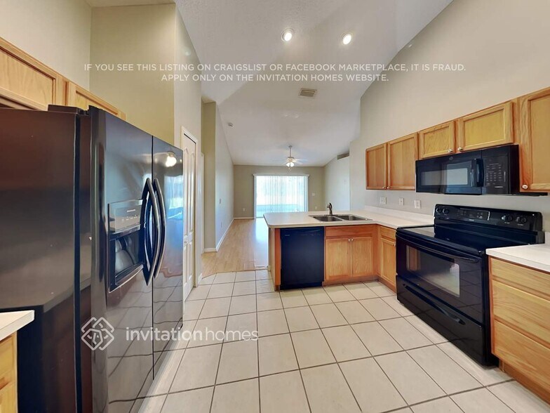 Building Photo - 10037 Creek Bluff Dr