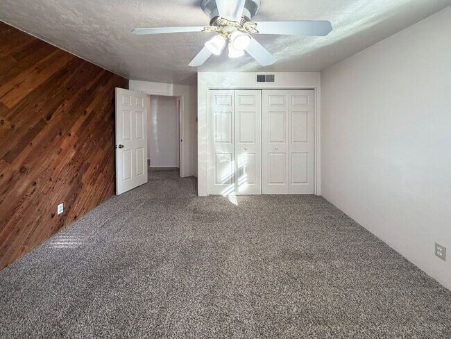 Building Photo - 25 Wedgewood Dr