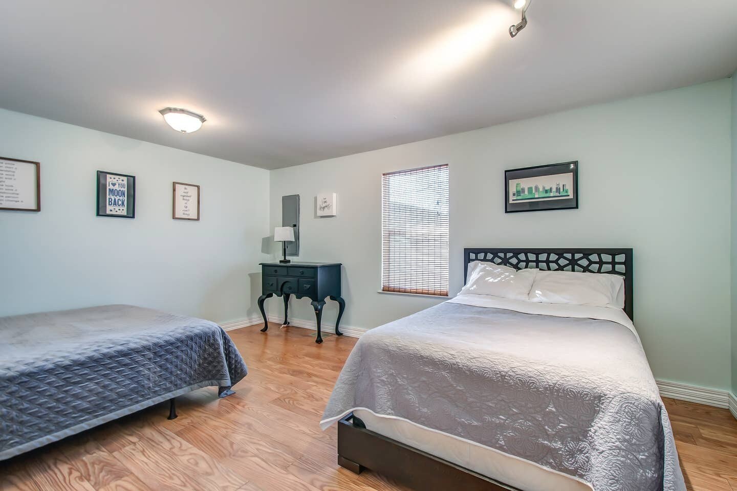 Main Floor Bedroom - 2003 Rosecliff Dr