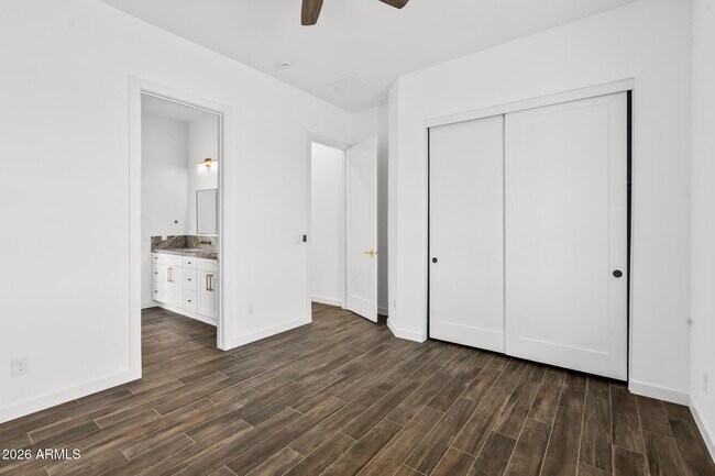 Building Photo - 22926 W La Mirada Dr