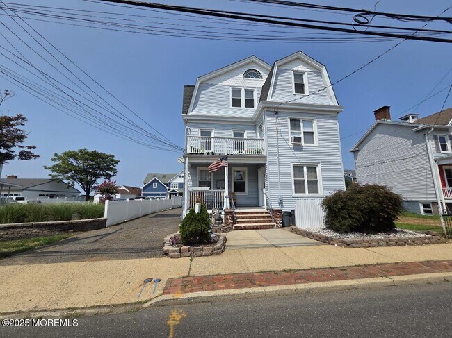 Primary Photo - 123 1st St
