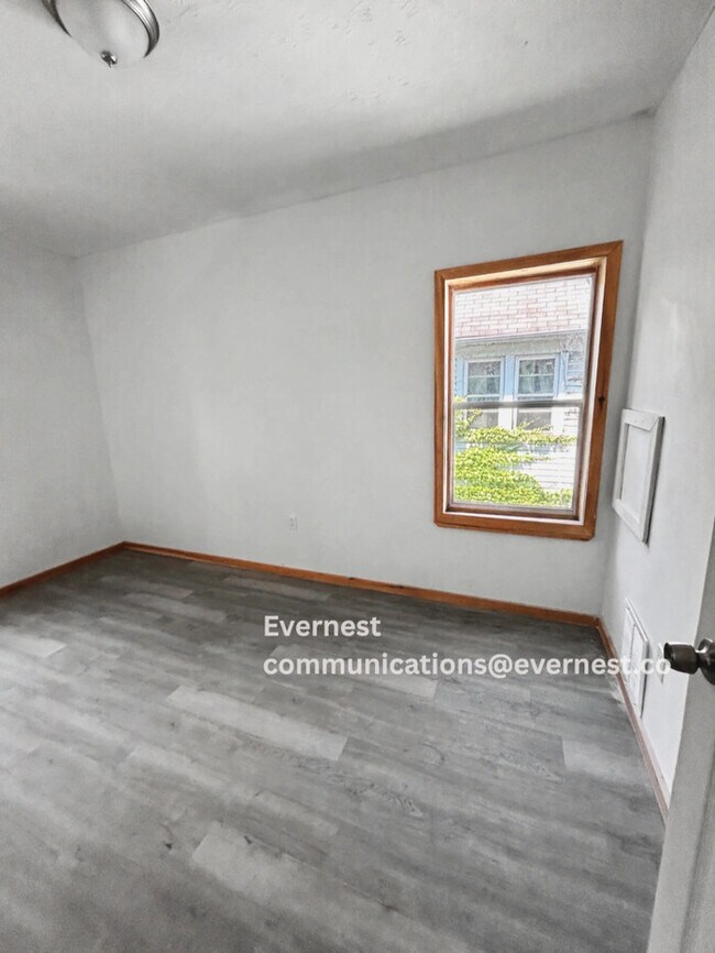 Building Photo - 10110 Parkgate Ave