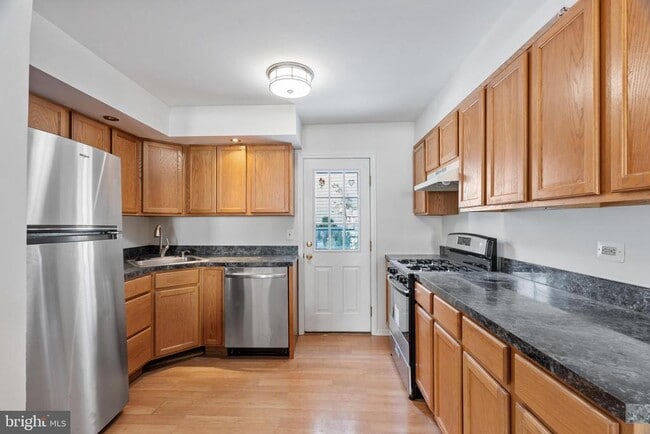 Building Photo - 236 Gerritt St