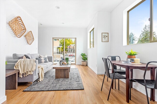 Building Photo - 2030 Salam Lp