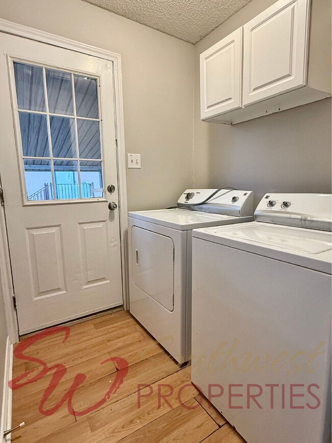 Building Photo - Charming 3 bedroom, 1 bath home