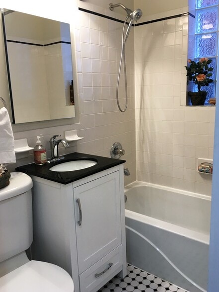 Building Photo - 1316 Constitution Ave NE