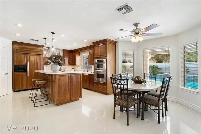 Building Photo - 7777 Willow Cove Cir