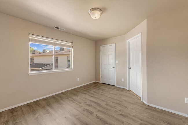 Building Photo - Spacious Multi-Level Townhome in Brookwillow
