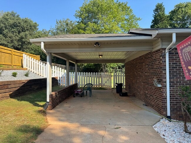 Building Photo - 5672 Claridge Dr