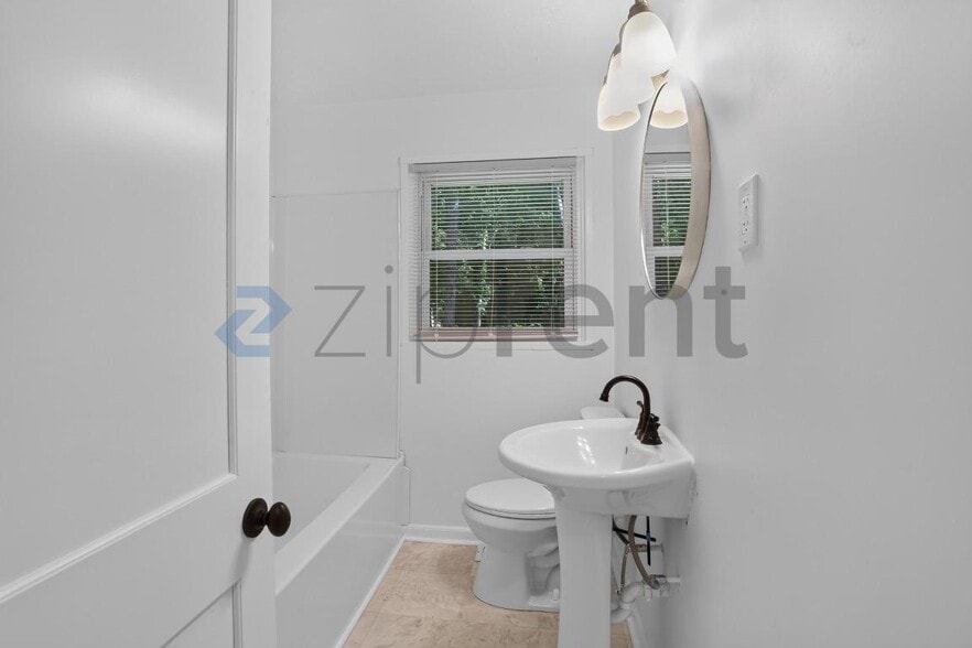 Building Photo - Unit