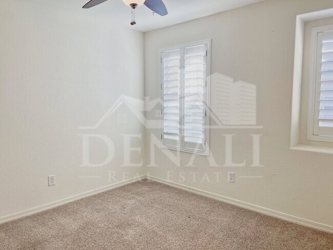 Building Photo - 4737 E Betty Elyse Ln