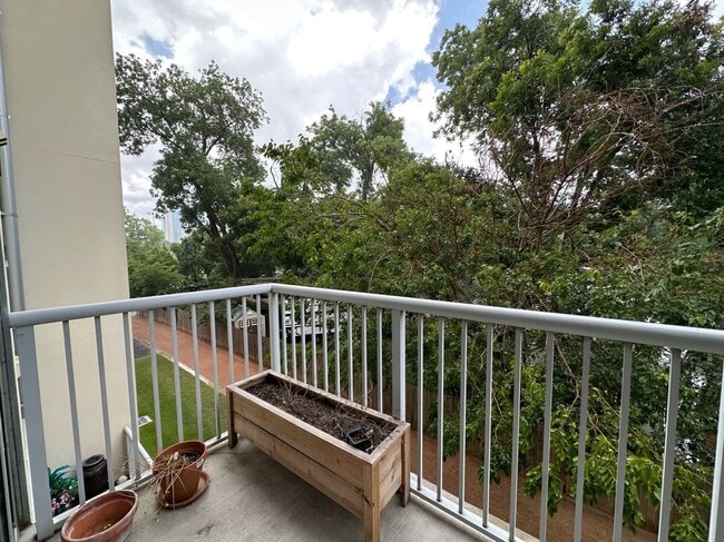 Building Photo - 1600 Barton Springs Rd