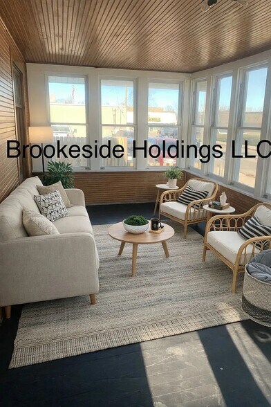 Building Photo - 33 Washington St