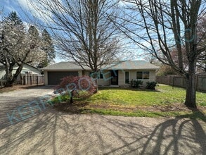 Building Photo - Charming 3-Bed, 2-Bath Haven with 1,296 Sq. Ft. of Cozy Comfort in Sandy, OR!