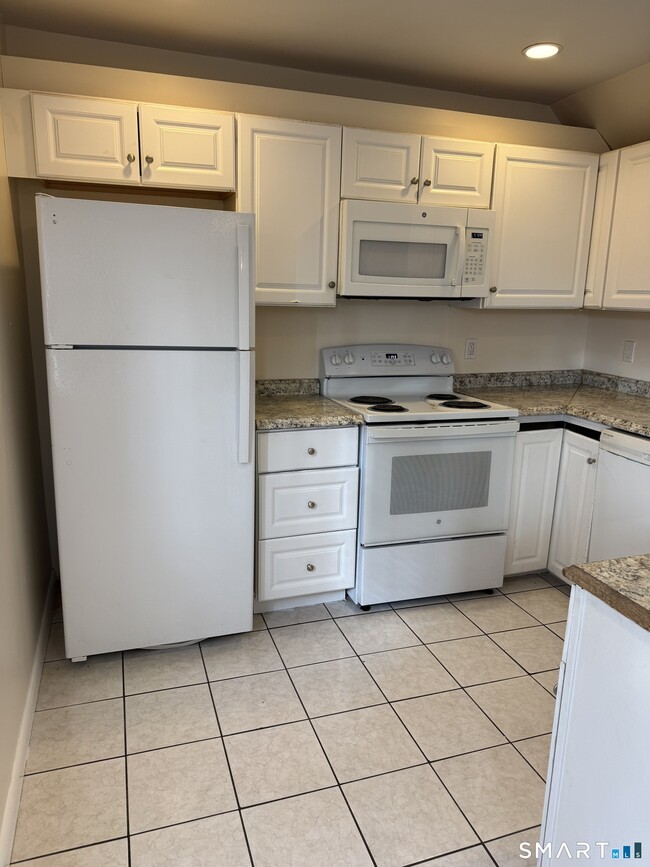 Building Photo - 855 Black Rock Tpke