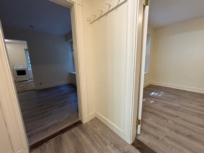 Building Photo - 68 Myrtle St