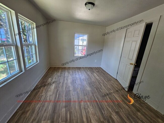 Building Photo - COMING SOON ! Charming 2-Bedroom Home ALL ...