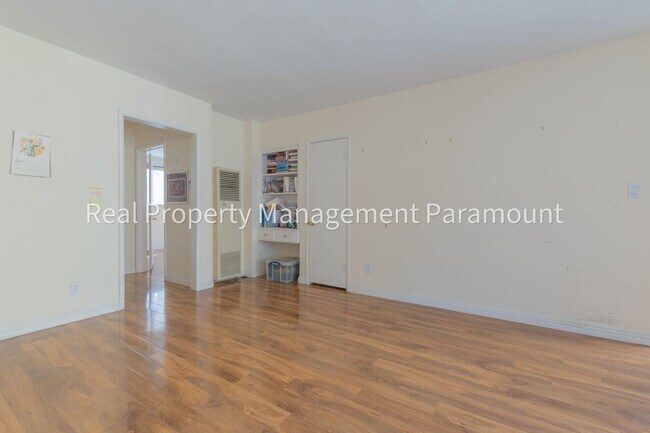 Building Photo - 8016 Blackburn Ave