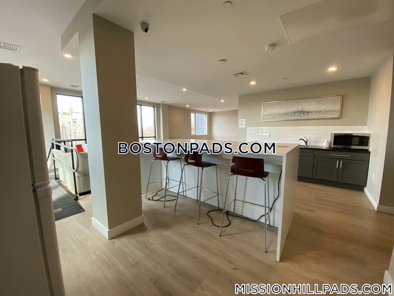 Building Photo - 35 S Huntington Ave