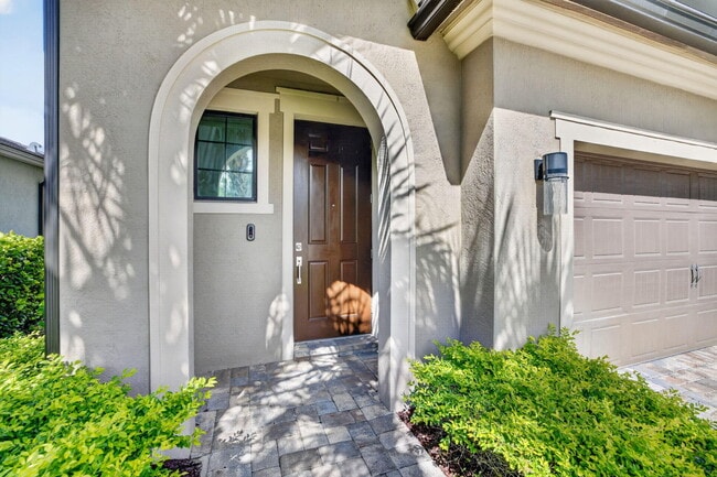 Building Photo - 4651 Pinehurst Trl E