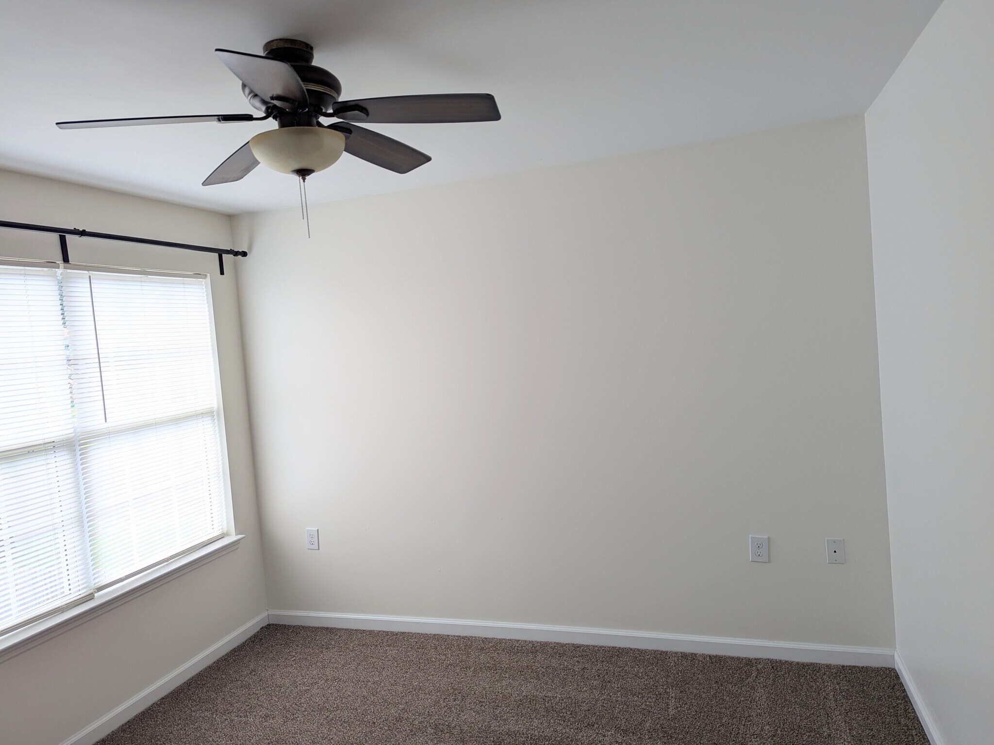 Master bedroom - 2237 Spring Meadow Ln SE