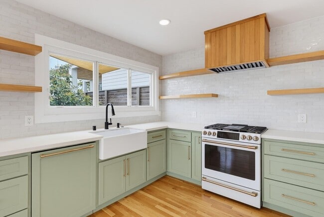 Building Photo - 4525 Saratoga Ave