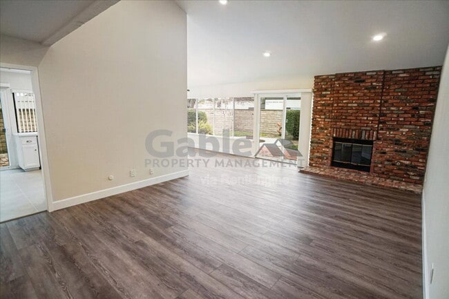 Building Photo - 23922 Avenida Entrana