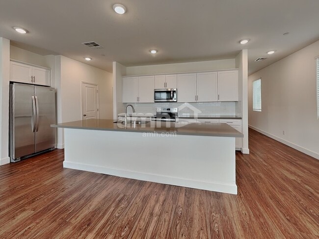 Building Photo - 3328 Blodwen St