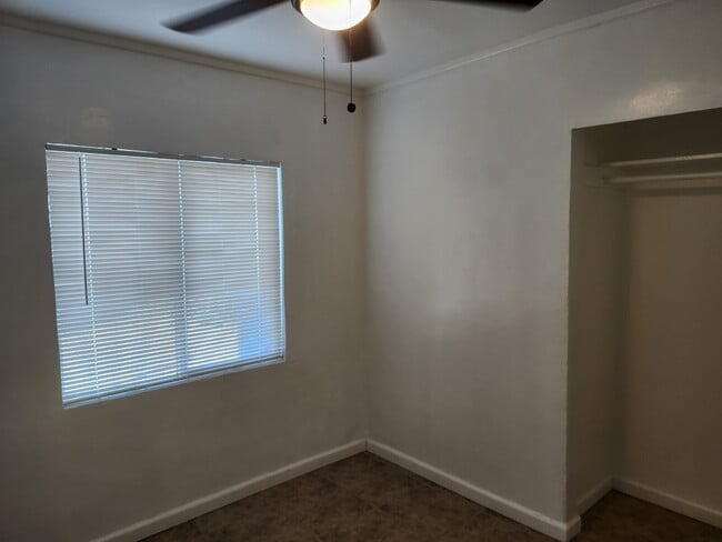 Building Photo - 1 bedroom 1 bath available in Dos Palos, CA.