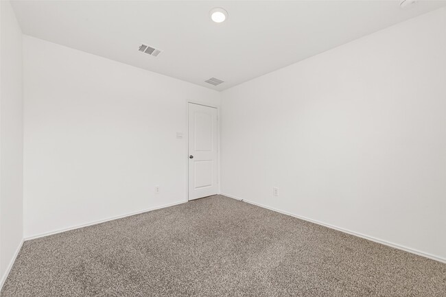 Building Photo - 40603 Pine Spruce Ln