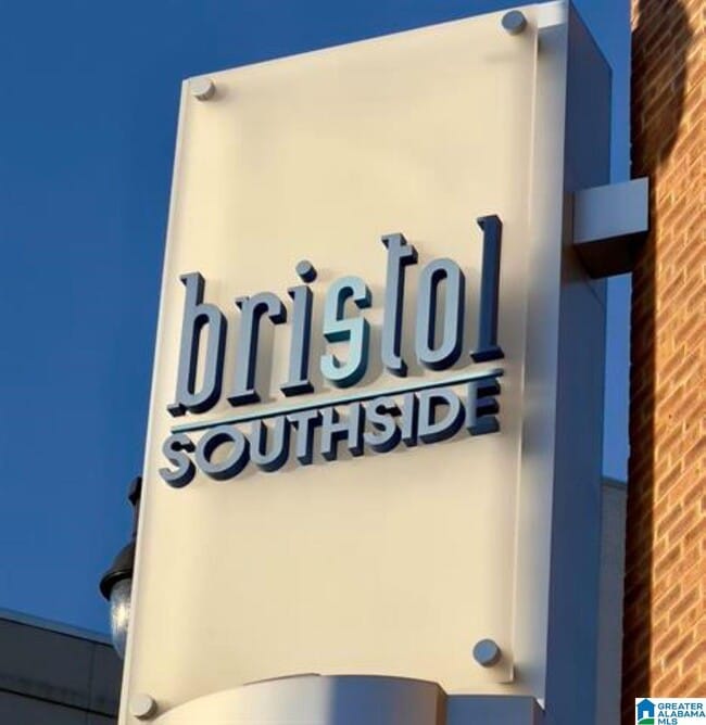 Building Photo - 2020 5th Ave S