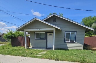 Building Photo - 2 Bedroom 1 Bathroom Home for Rent in Corning!